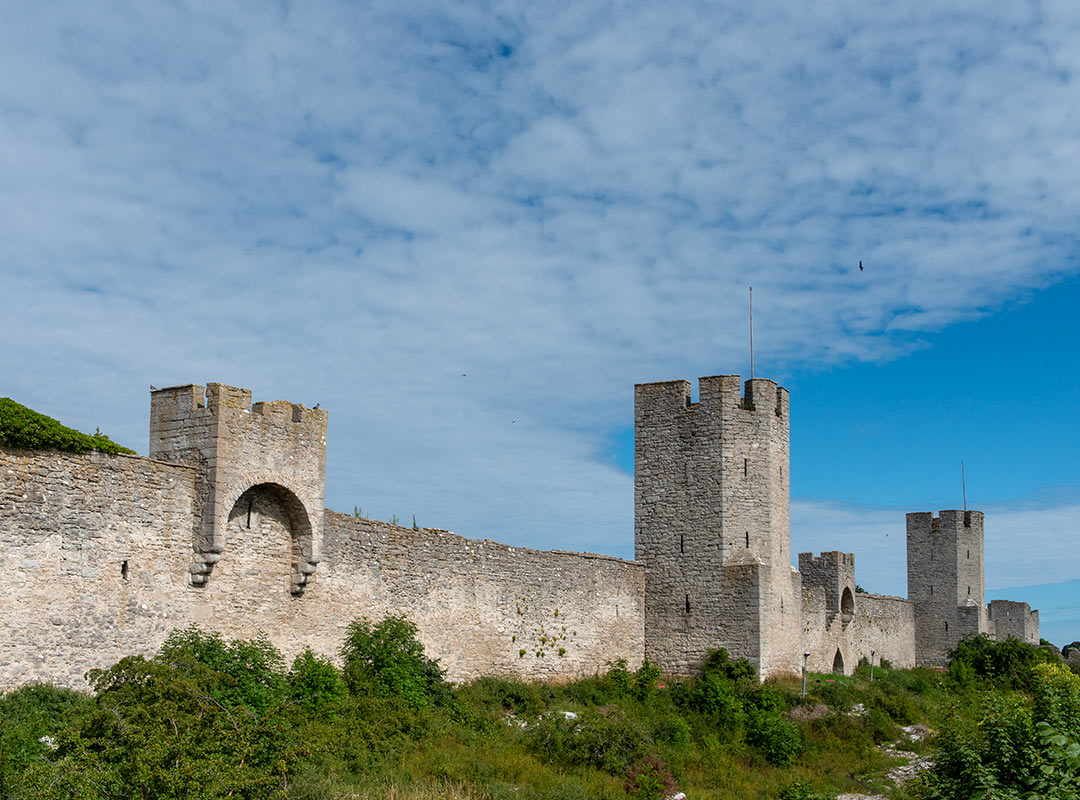 Den middelalderske ringmuren som går rundt Visby